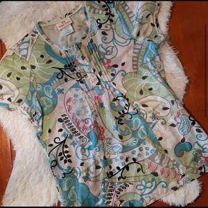 EUC‼️Paisley Print White Cross Scrub Top